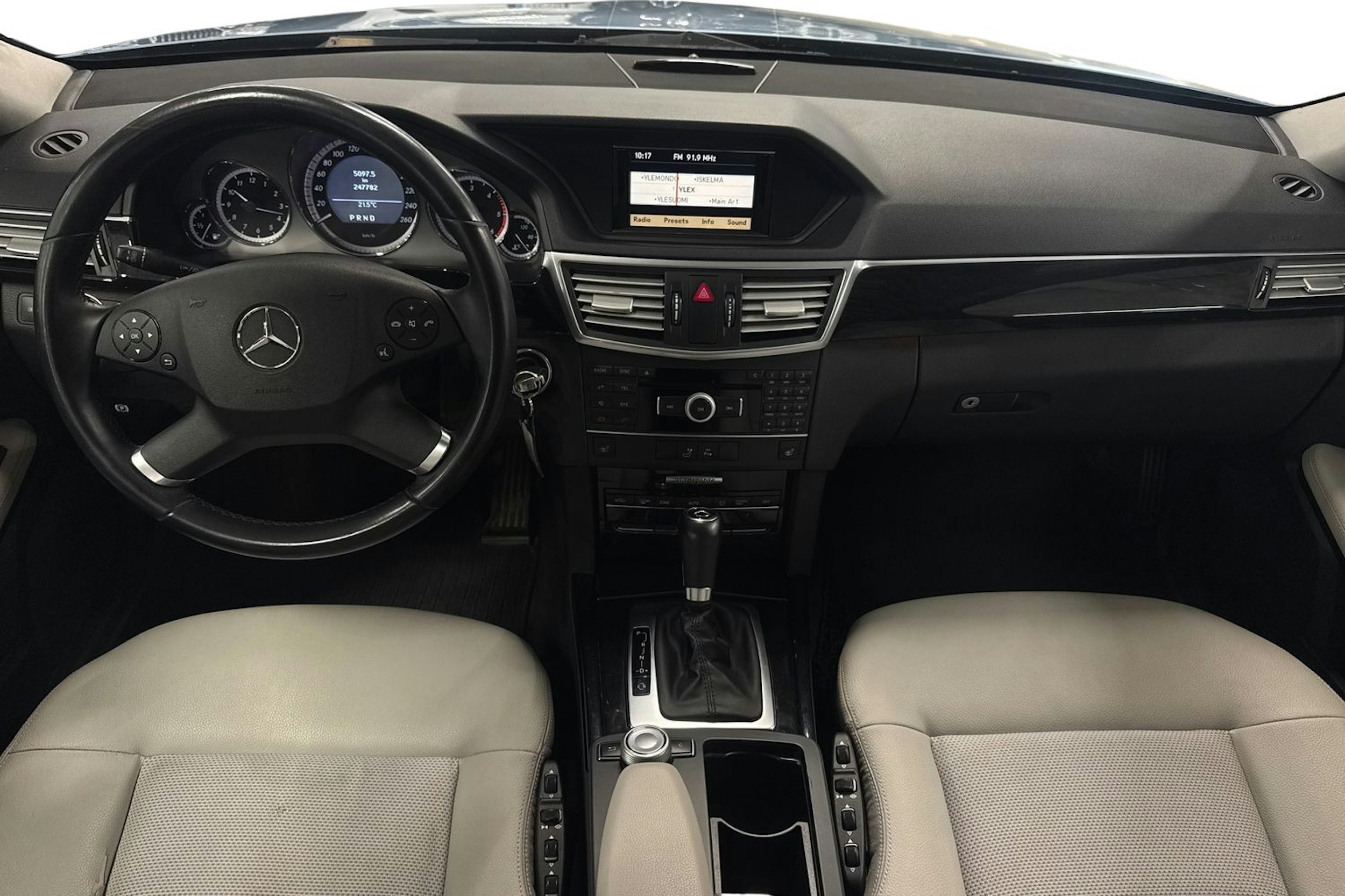 sininen Mercedes-Benz E 2011 kuva 9.