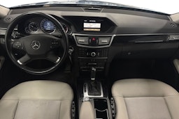 sininen Mercedes-Benz E 2011 kuva 9.