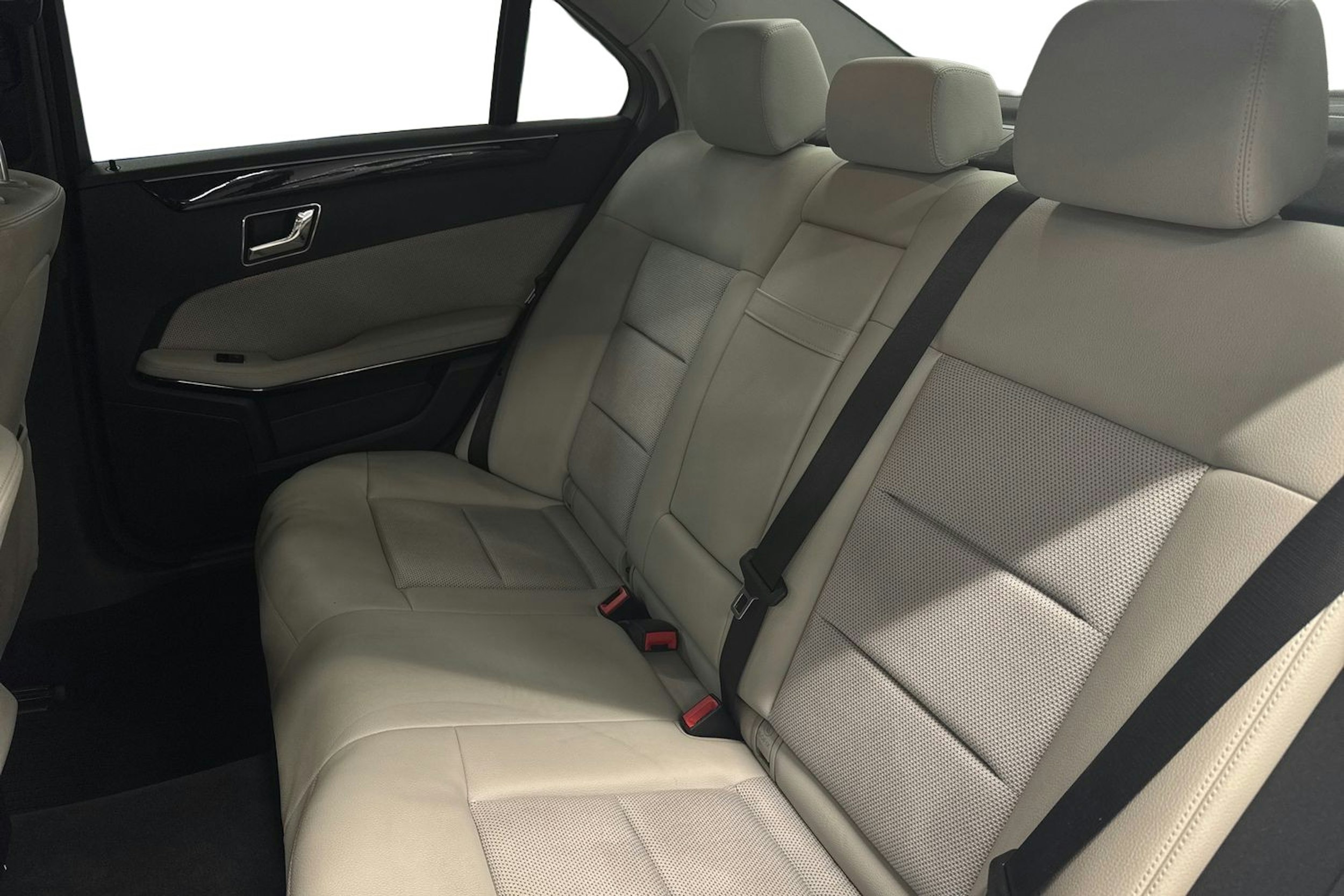 sininen Mercedes-Benz E 2011 kuva 10.