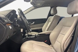 sininen Mercedes-Benz E 2011 kuva 11.