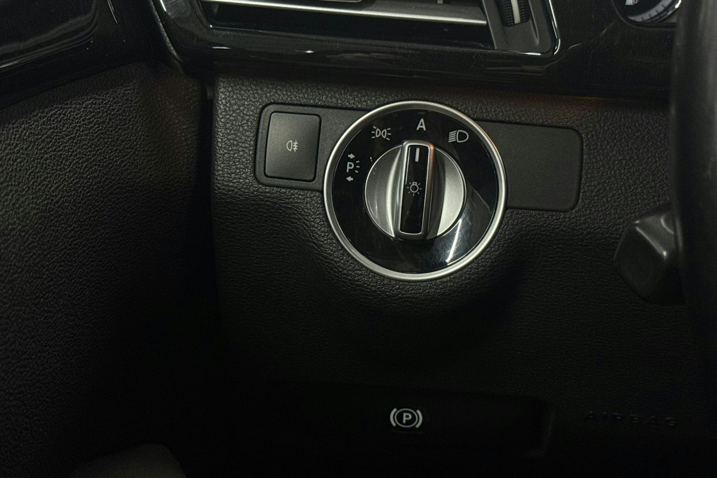 sininen Mercedes-Benz E 2011 kuva 19.