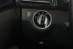 sininen Mercedes-Benz E 2011 kuva 19.