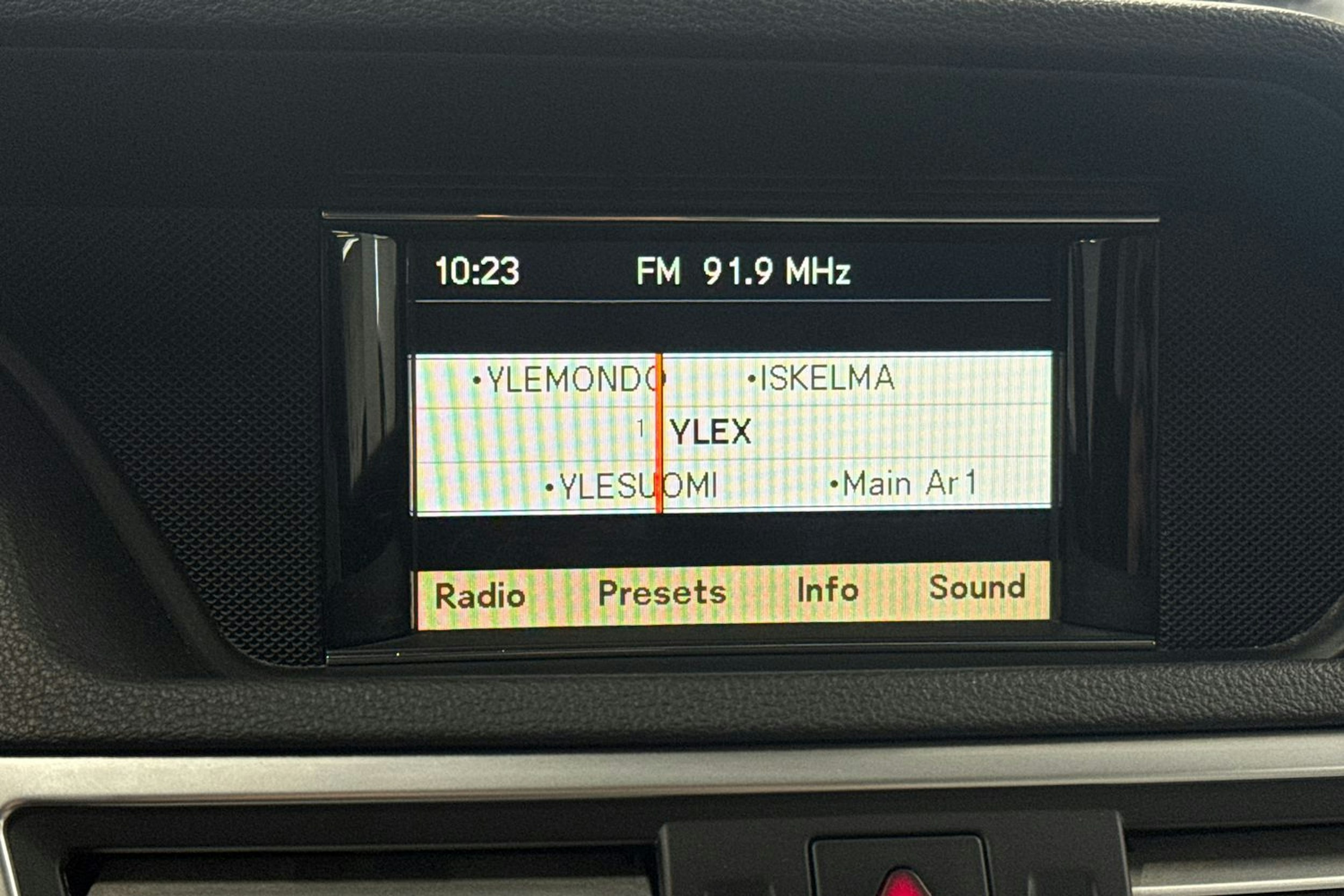 sininen Mercedes-Benz E 2011 kuva 21.