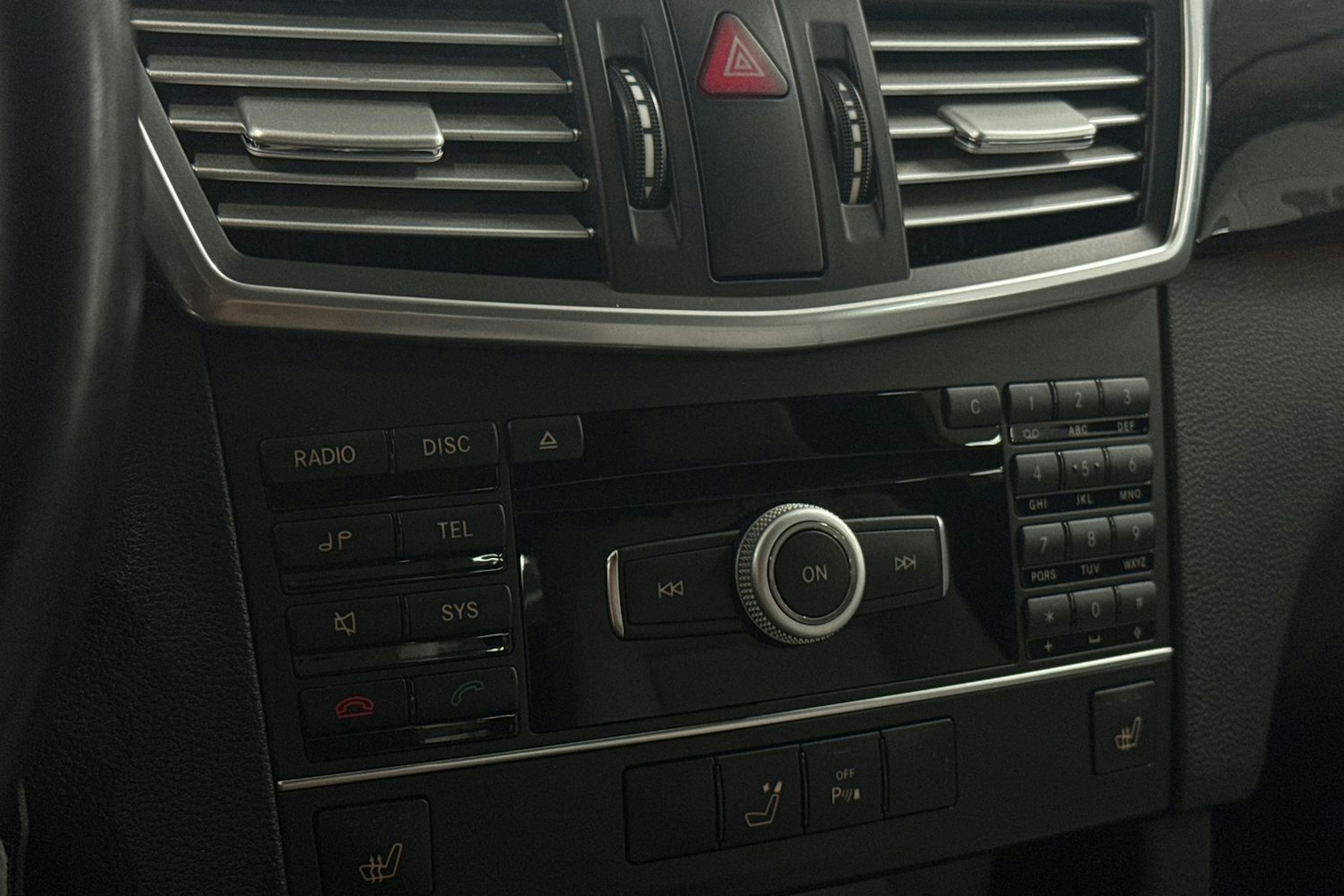 sininen Mercedes-Benz E 2011 kuva 26.