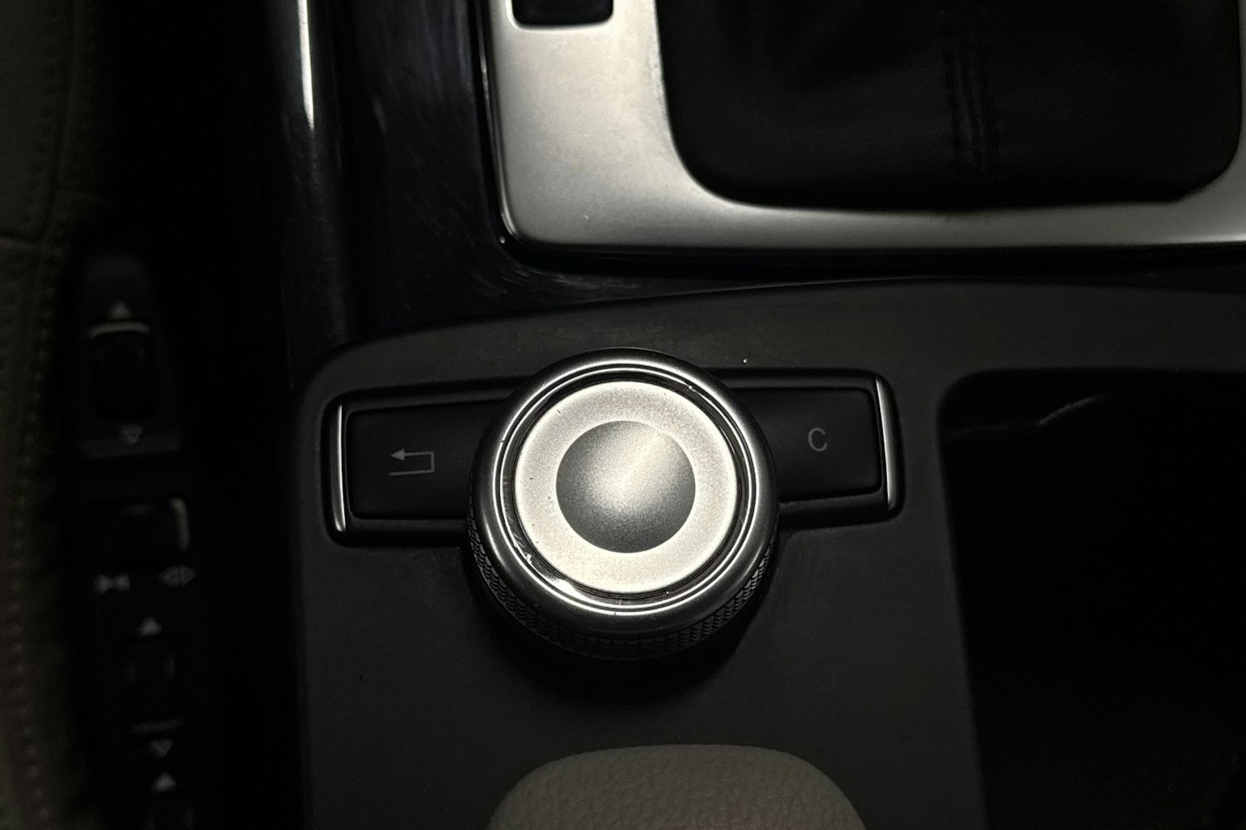 sininen Mercedes-Benz E 2011 kuva 29.