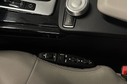 sininen Mercedes-Benz E 2011 kuva 30.