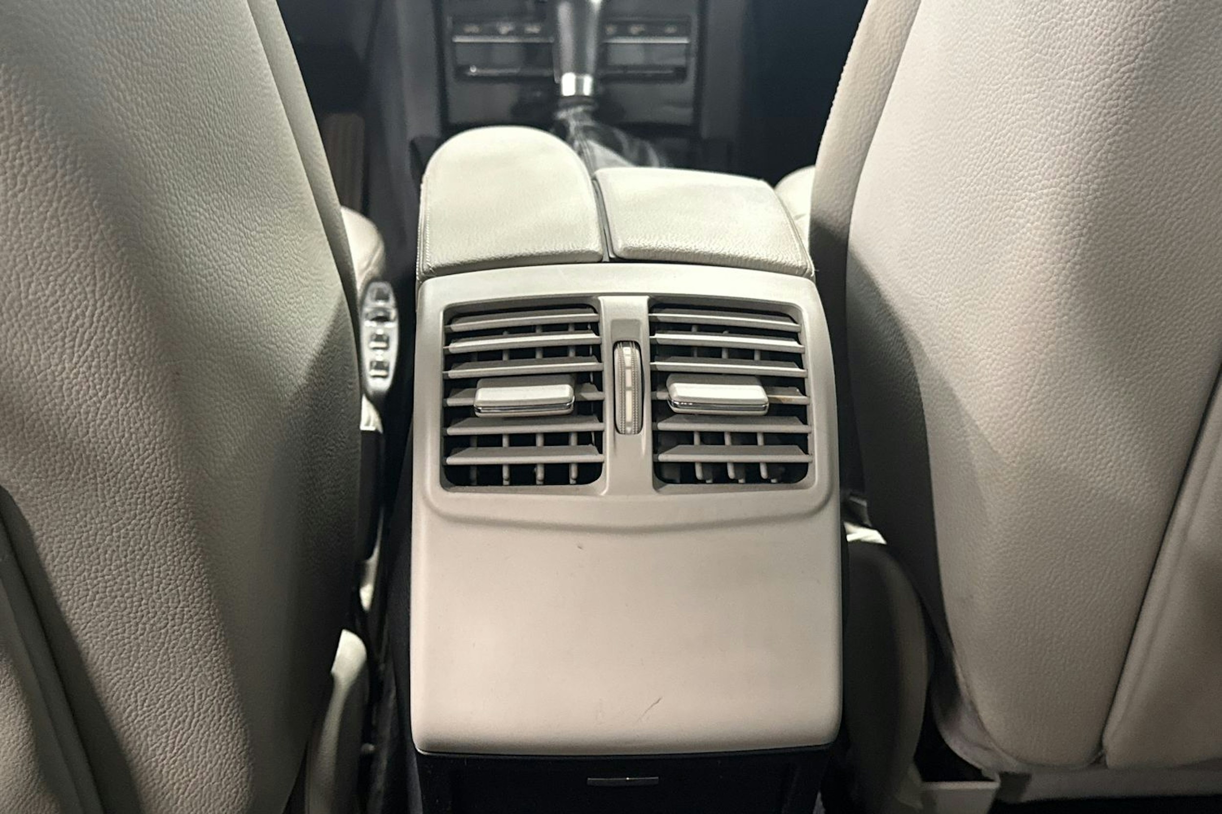 sininen Mercedes-Benz E 2011 kuva 33.