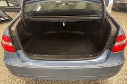 sininen Mercedes-Benz E 2011 kuva 36.