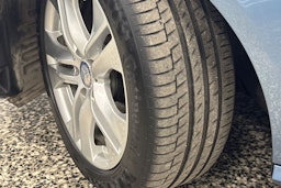 sininen Mercedes-Benz E 2011 kuva 38.