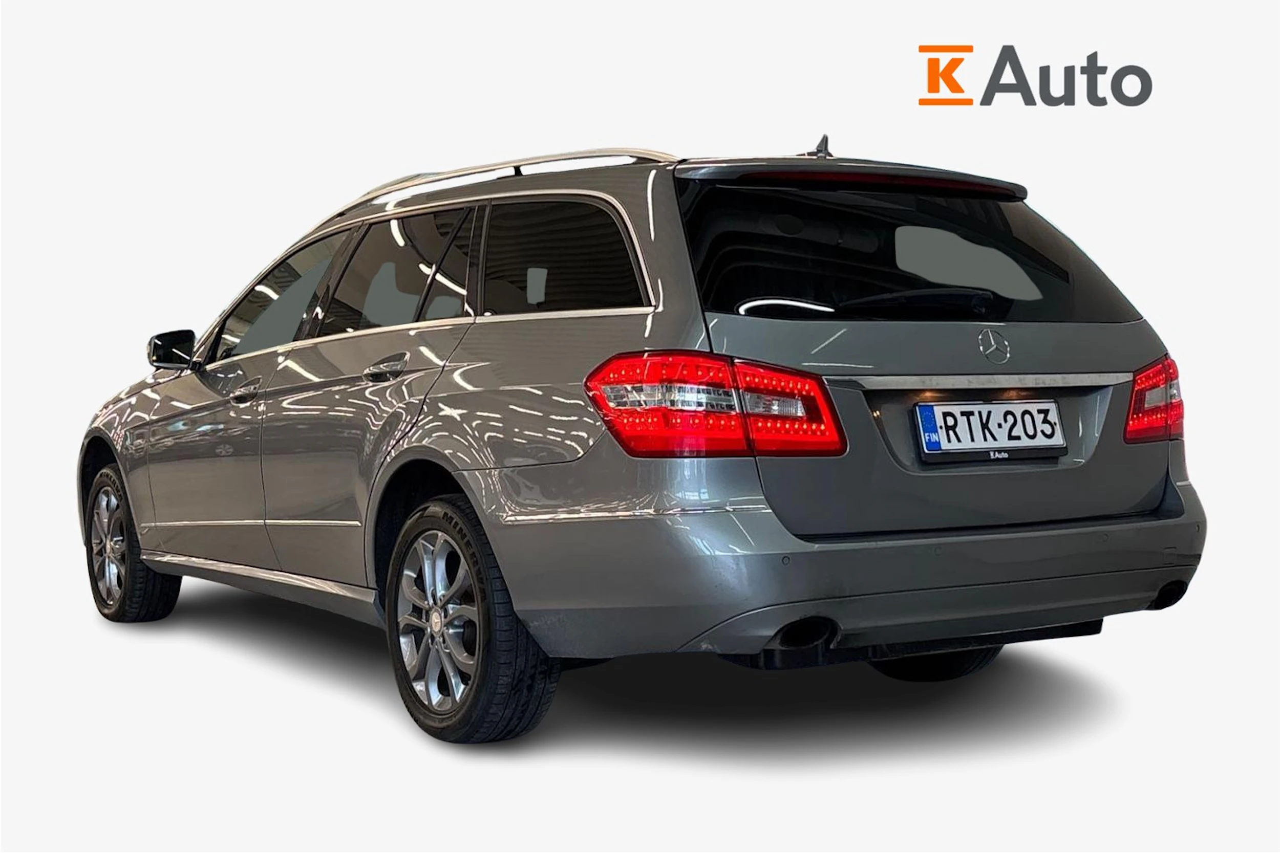Harmaa Mercedes-Benz E 2011 kuva 2.