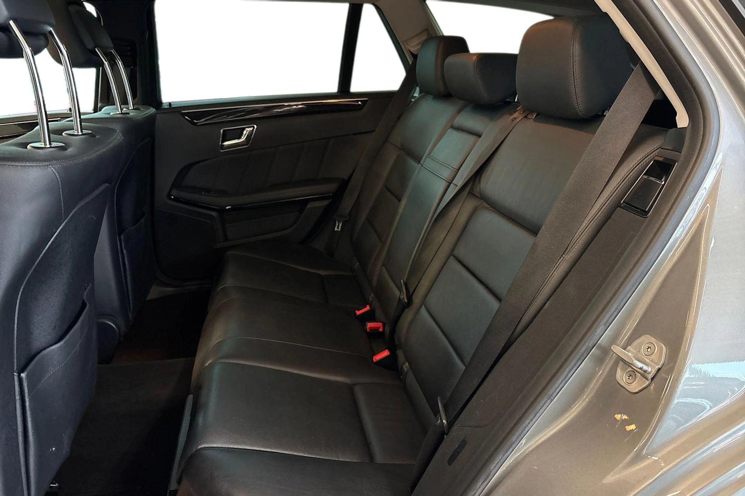 Harmaa Mercedes-Benz E 2011 kuva 8.