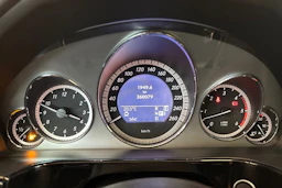 Harmaa Mercedes-Benz E 2011 kuva 11.