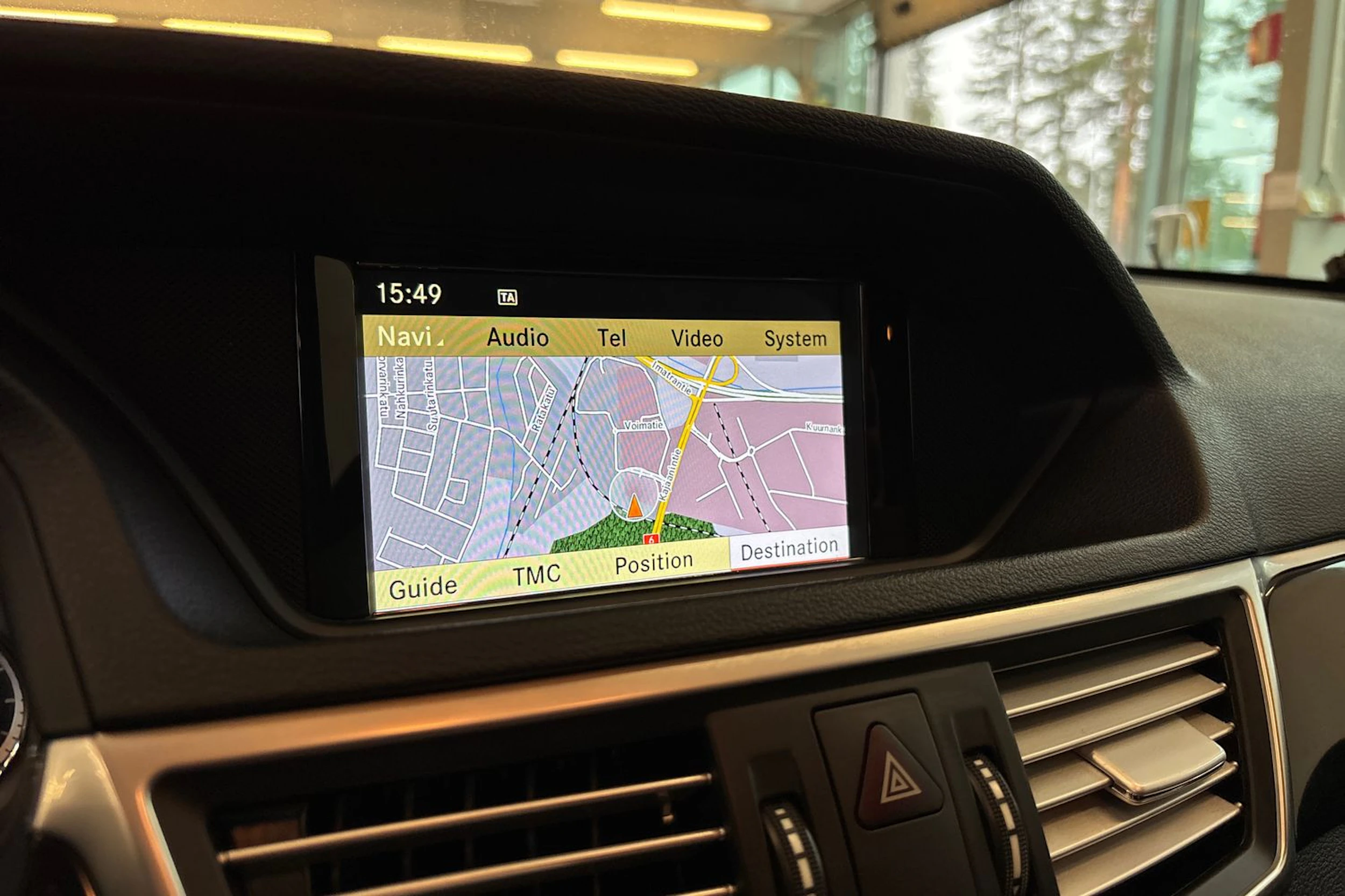 Harmaa Mercedes-Benz E 2011 kuva 17.