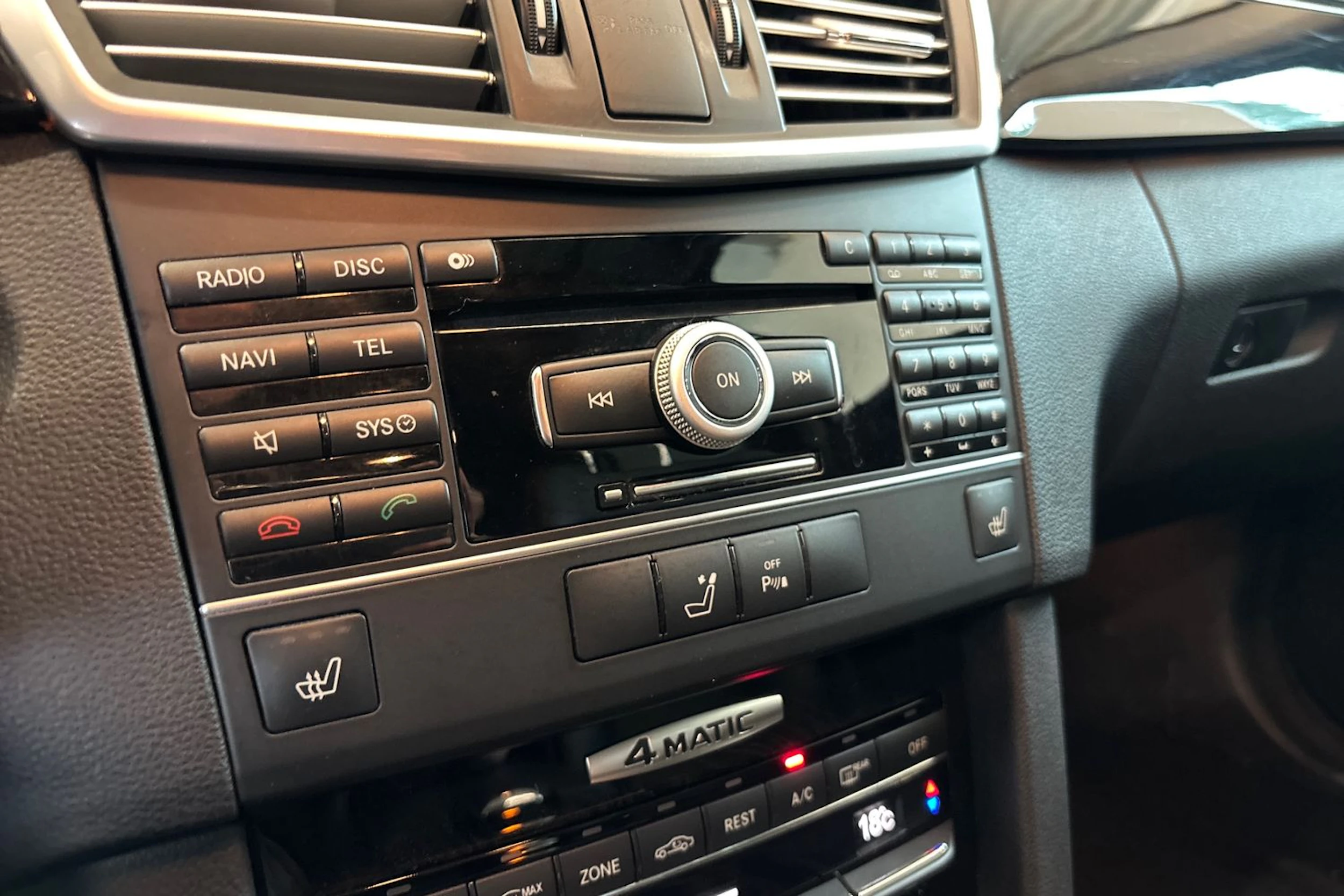 Harmaa Mercedes-Benz E 2011 kuva 18.