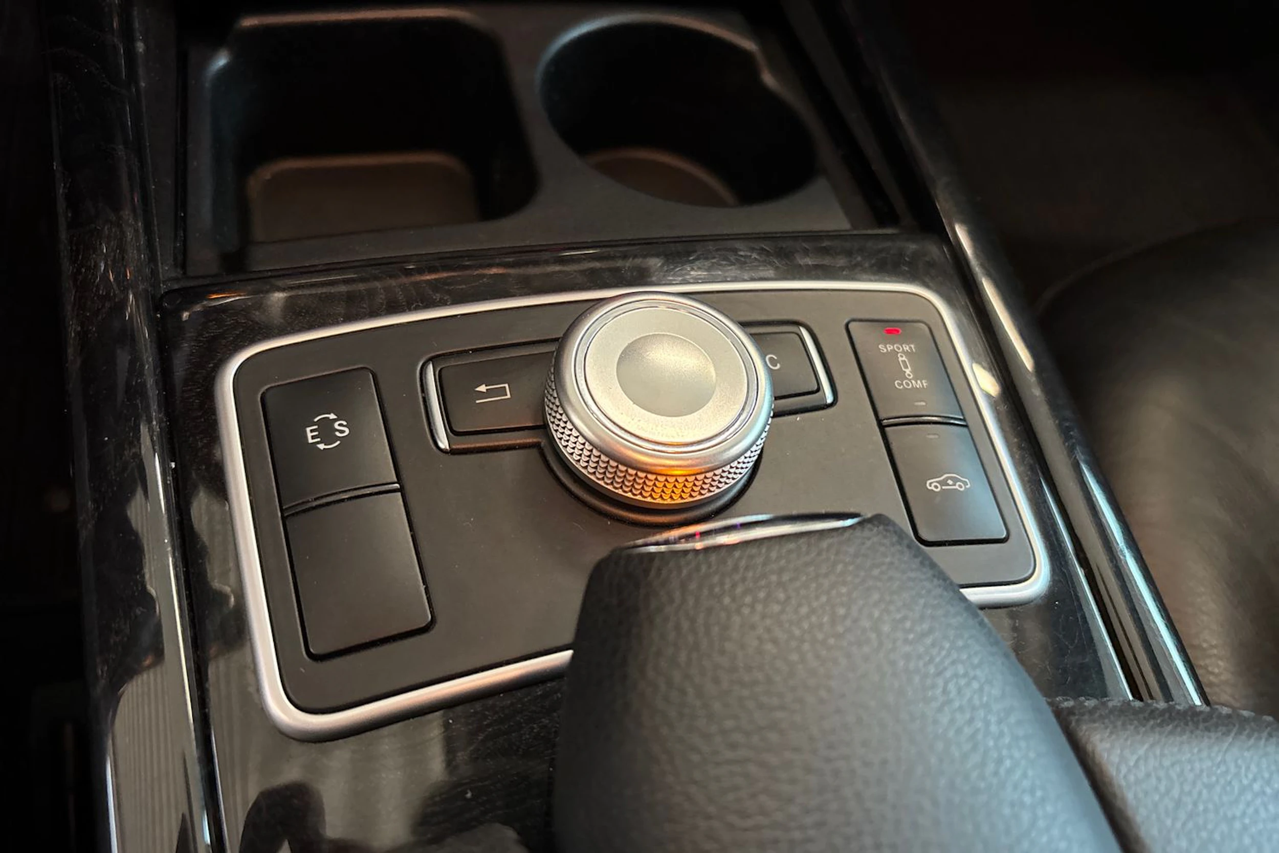 Harmaa Mercedes-Benz E 2011 kuva 20.