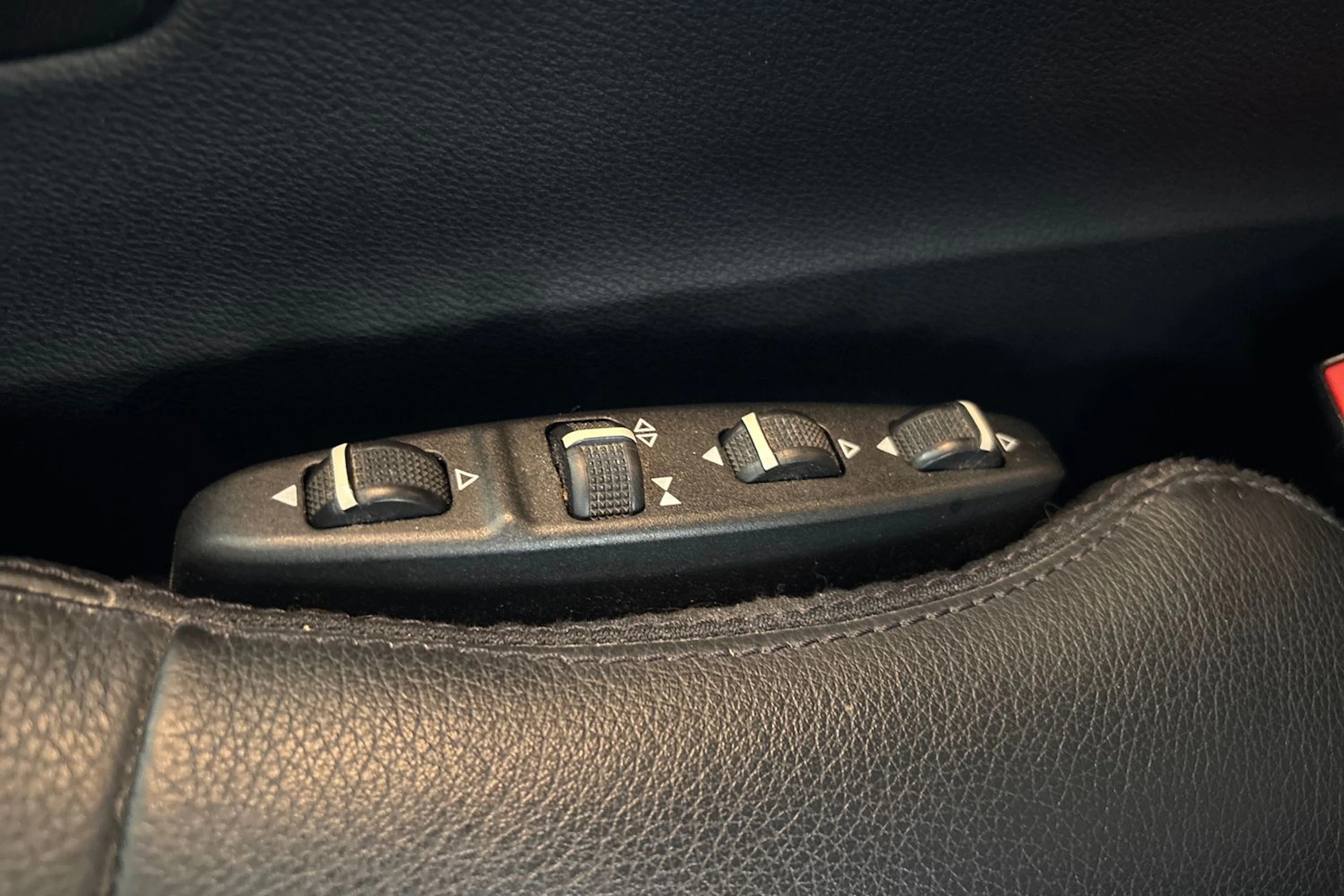 Harmaa Mercedes-Benz E 2011 kuva 22.