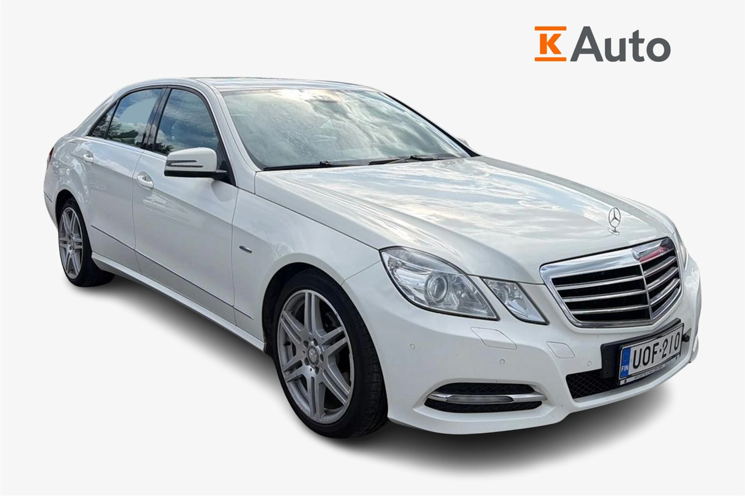 Valkoinen Mercedes-Benz E 2011 kuva 1.