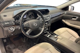 harmaa Mercedes-Benz E 2011 kuva 7.