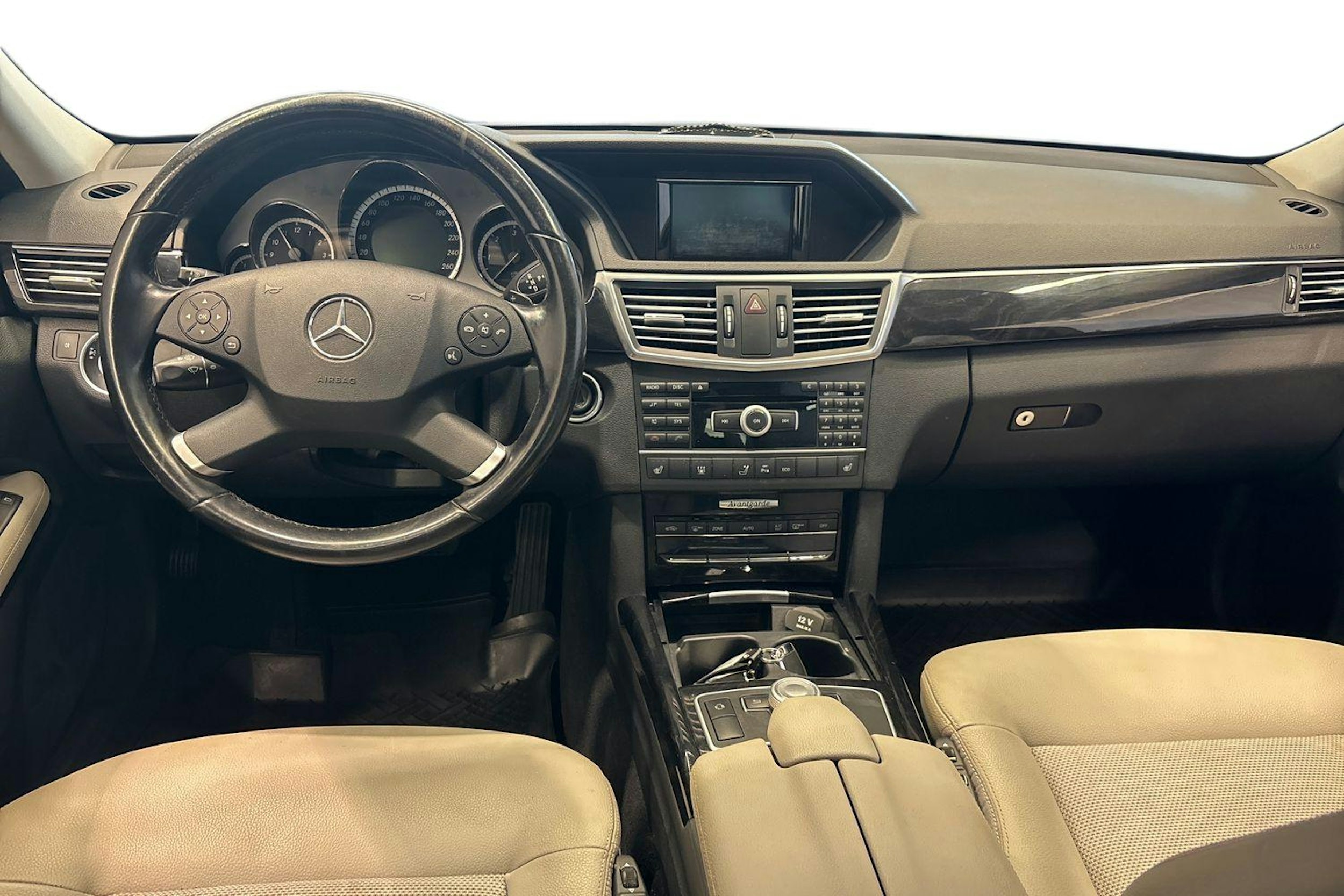 harmaa Mercedes-Benz E 2011 kuva 9.