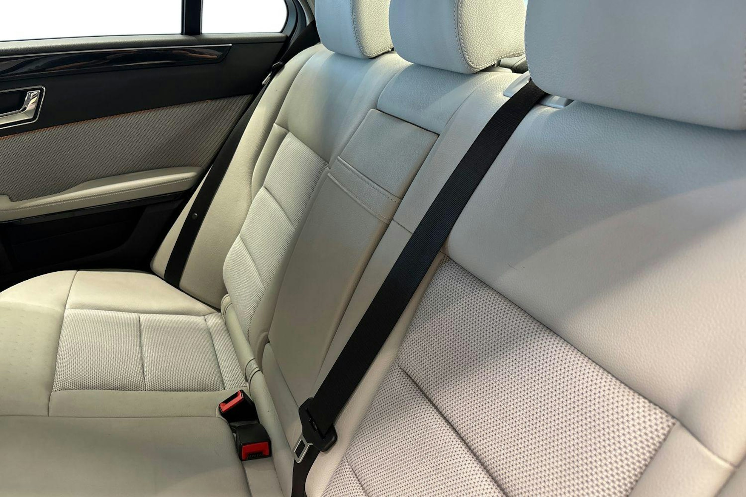 harmaa Mercedes-Benz E 2011 kuva 10.