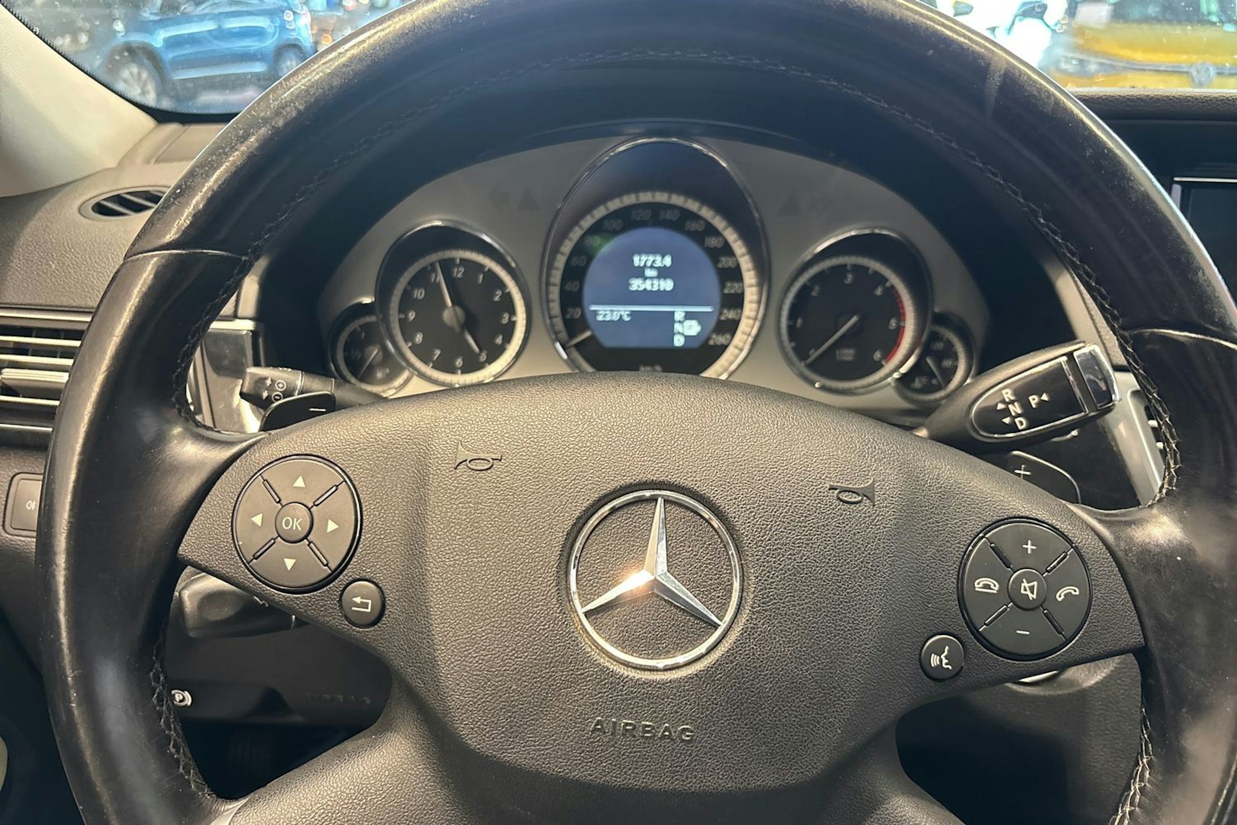 harmaa Mercedes-Benz E 2011 kuva 14.