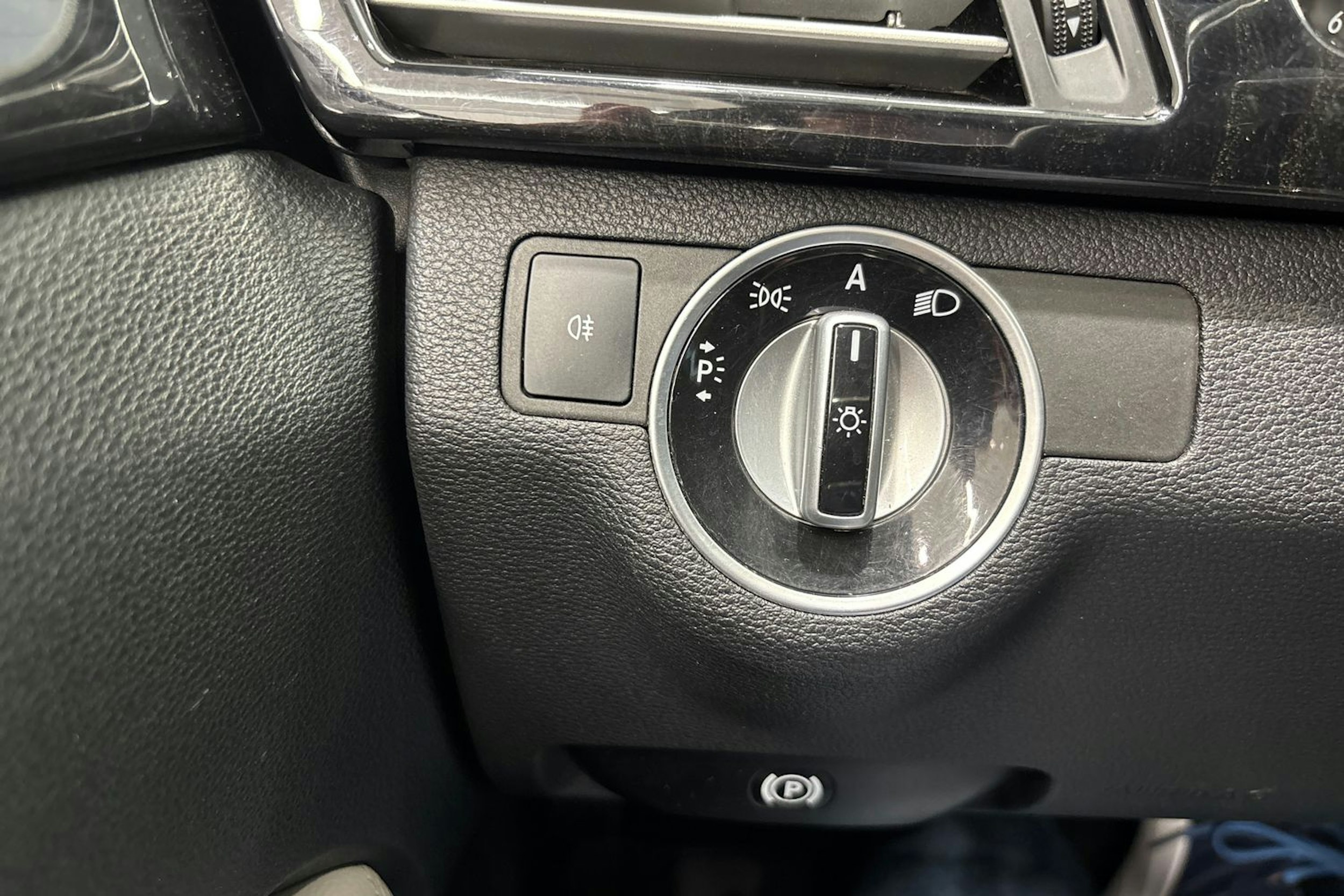 harmaa Mercedes-Benz E 2011 kuva 15.