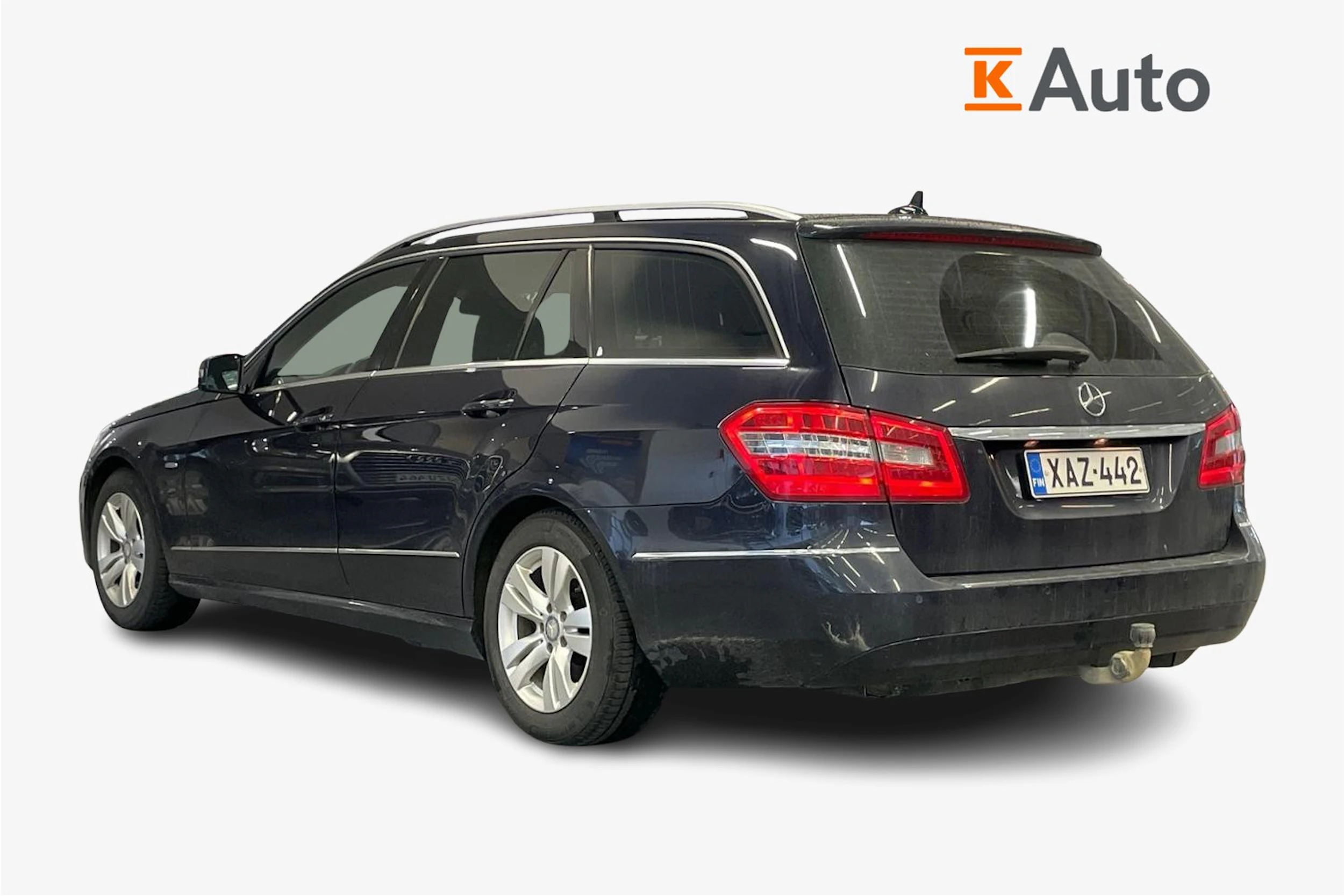 sininen Mercedes-Benz E 2011 kuva 2.