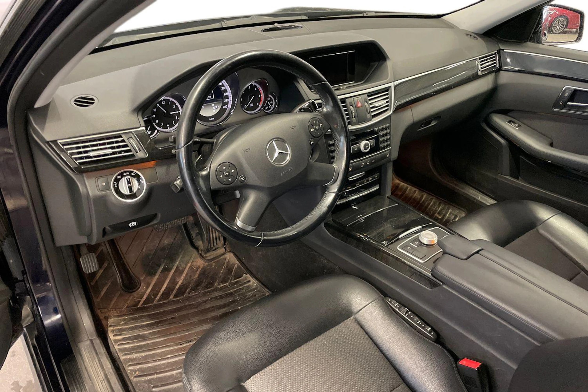 sininen Mercedes-Benz E 2011 kuva 3.