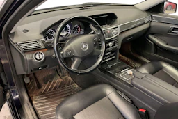 sininen Mercedes-Benz E 2011 kuva 3.