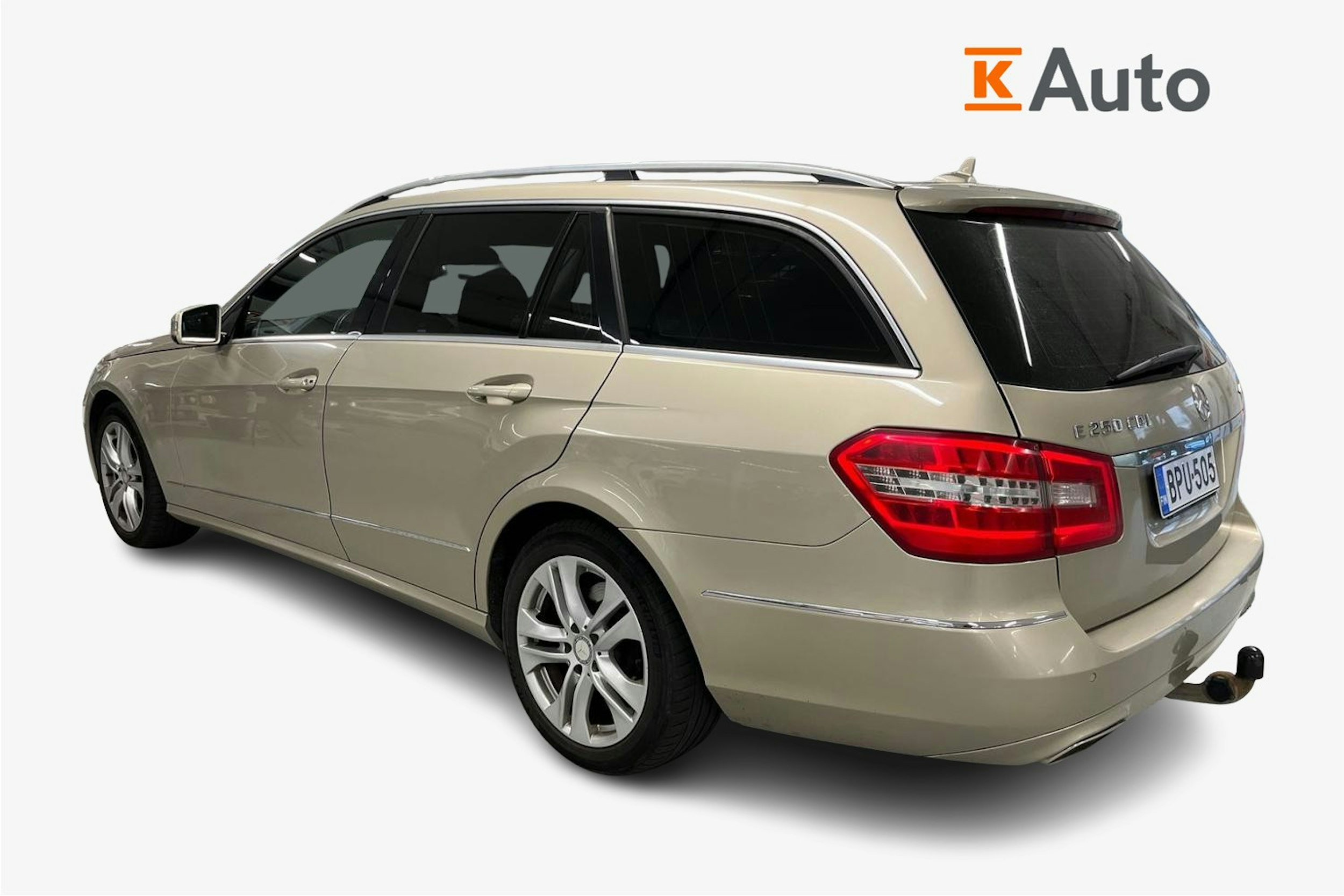 ruskea (beige) Mercedes-Benz E 2012 kuva 2.