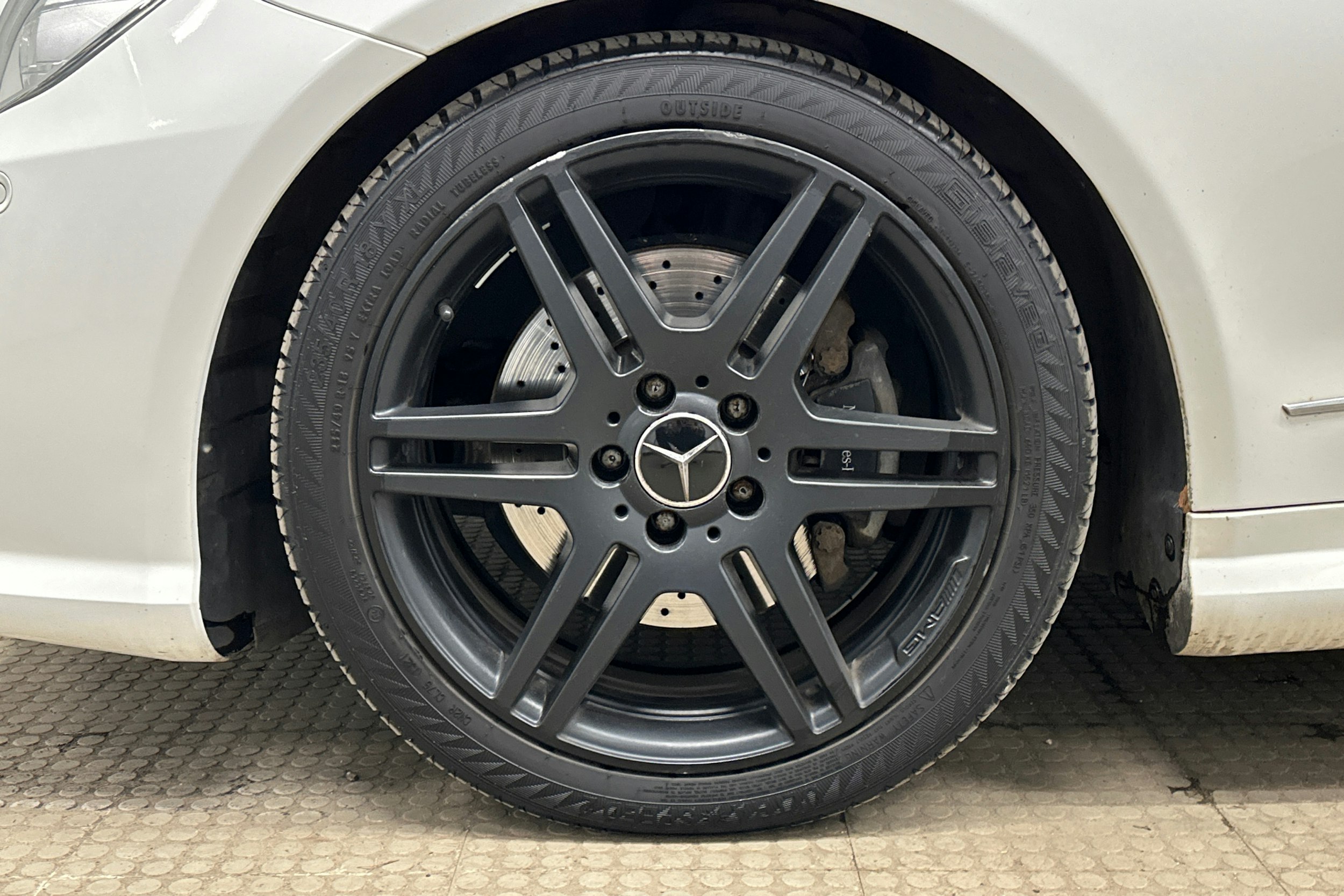valkoinen Mercedes-Benz E 2012 kuva 9.