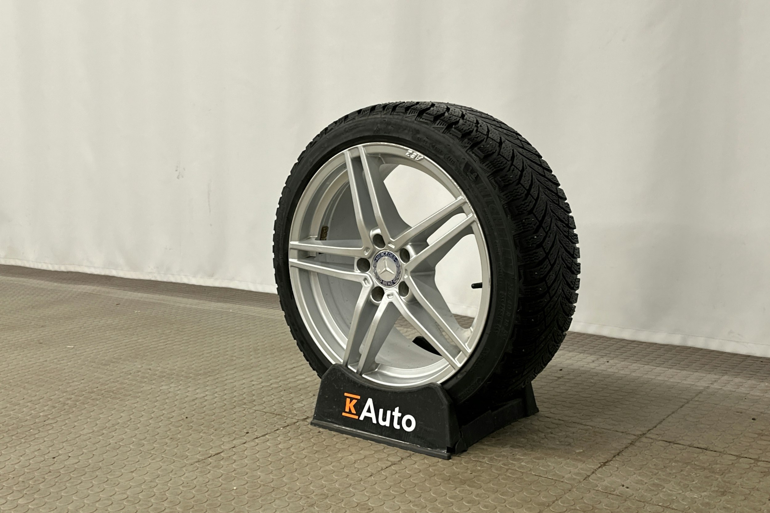 valkoinen Mercedes-Benz E 2012 kuva 10.