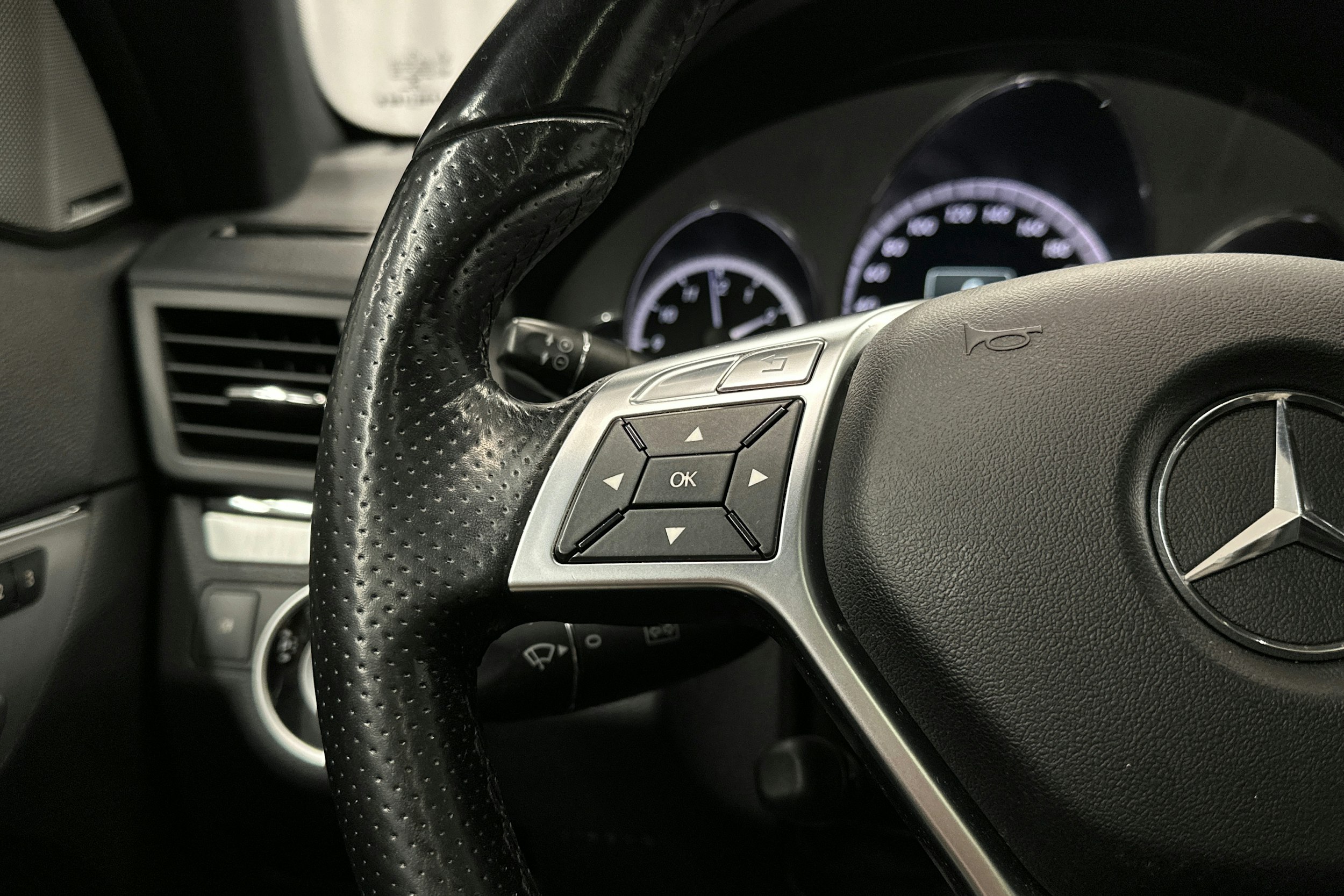 valkoinen Mercedes-Benz E 2012 kuva 11.