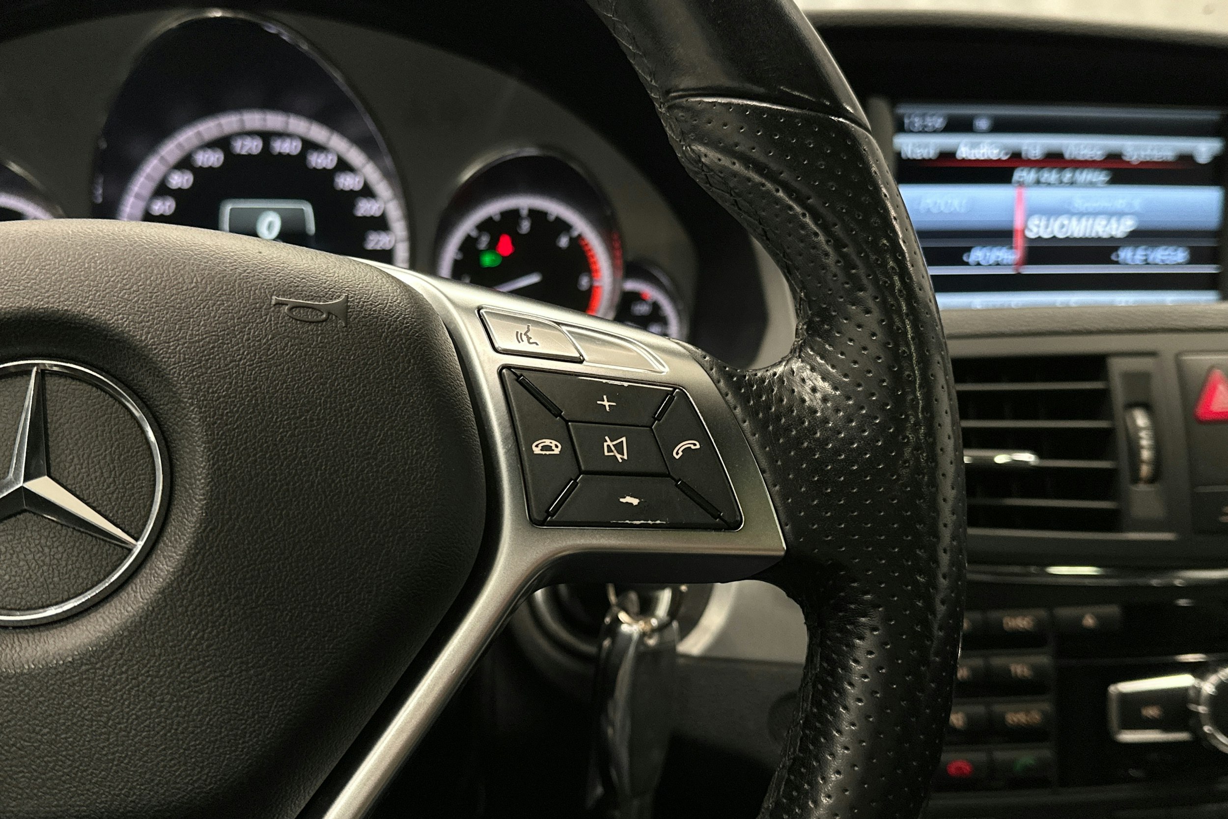 valkoinen Mercedes-Benz E 2012 kuva 12.
