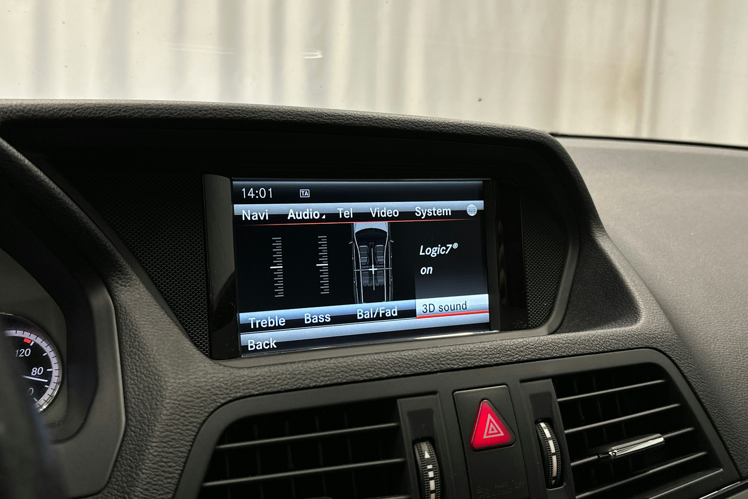 valkoinen Mercedes-Benz E 2012 kuva 16.