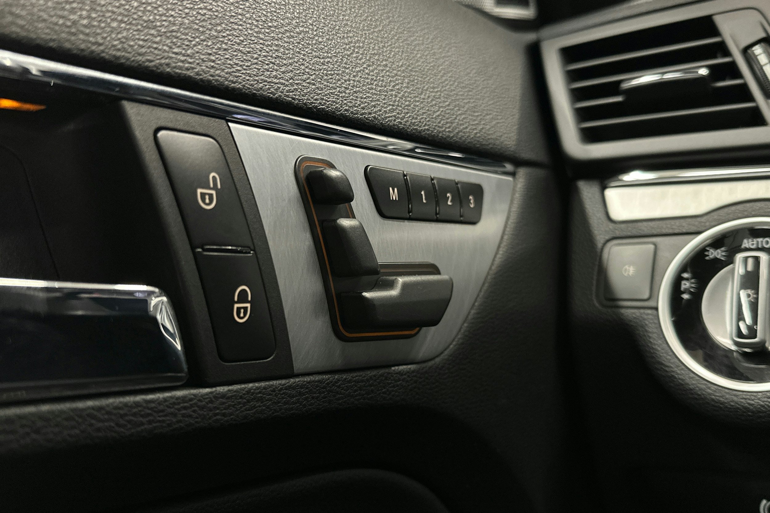 valkoinen Mercedes-Benz E 2012 kuva 20.
