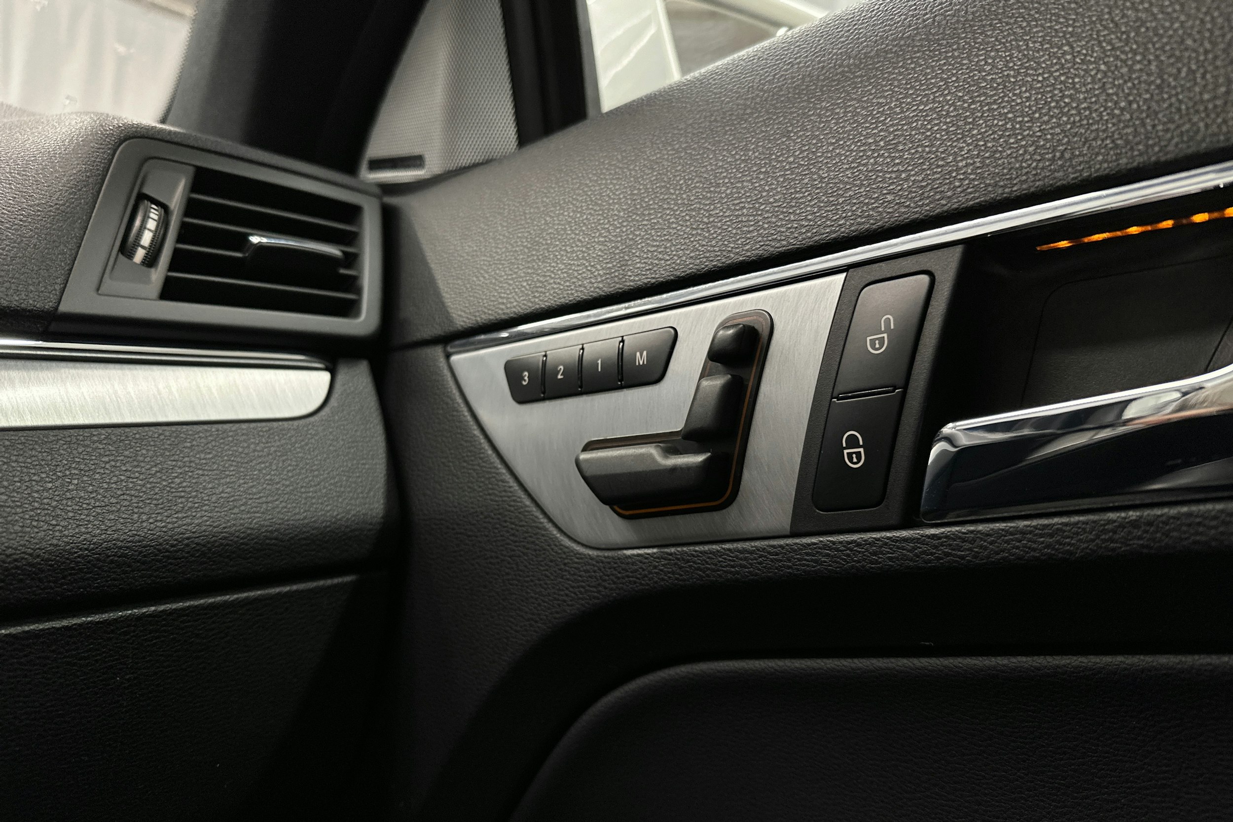 valkoinen Mercedes-Benz E 2012 kuva 21.