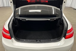 valkoinen Mercedes-Benz E 2012 kuva 25.