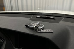 valkoinen Mercedes-Benz E 2012 kuva 26.
