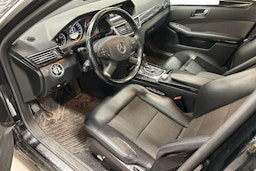 musta Mercedes-Benz E 2012 kuva 3.