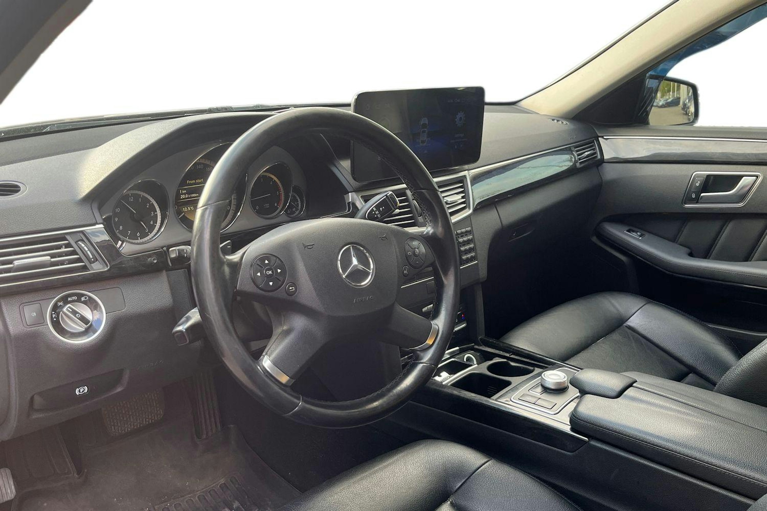 harmaa Mercedes-Benz E 2012 kuva 3.