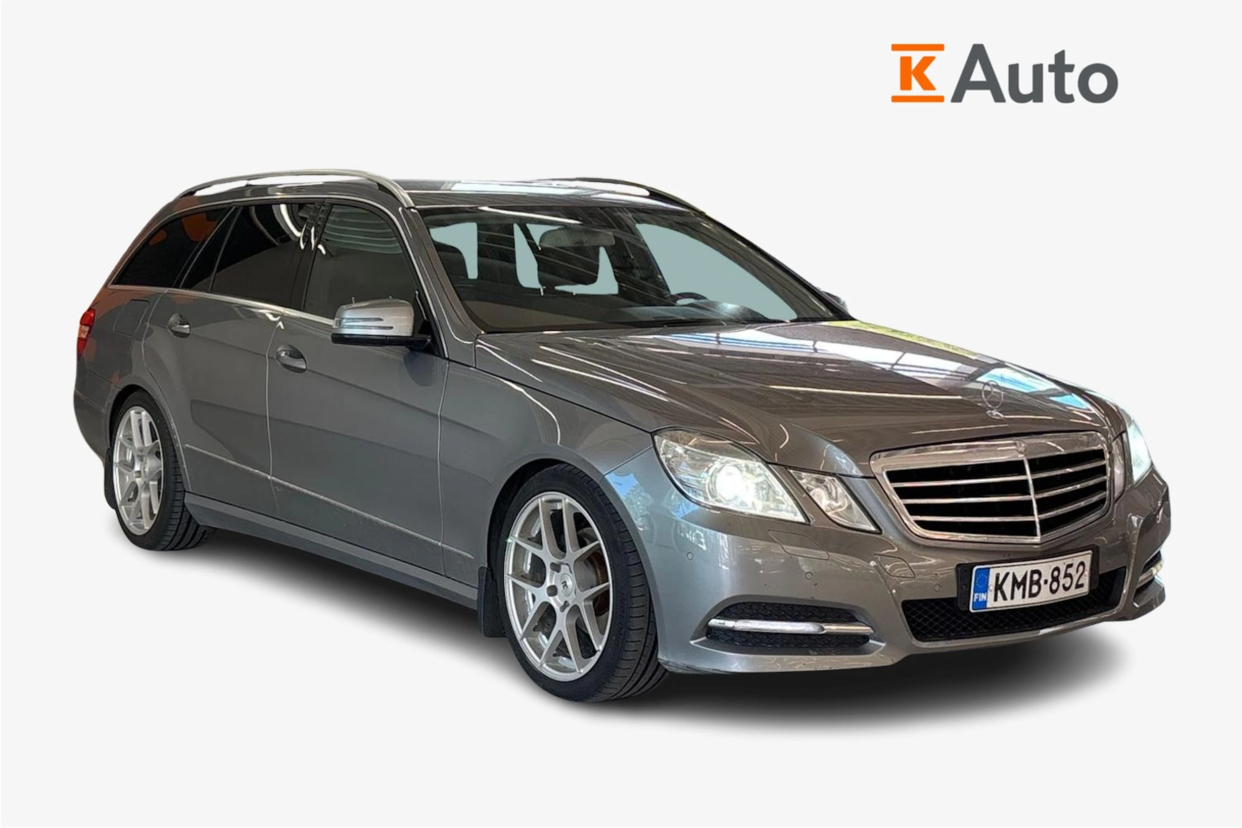 Harmaa Mercedes-Benz E 2012 kuva 1.