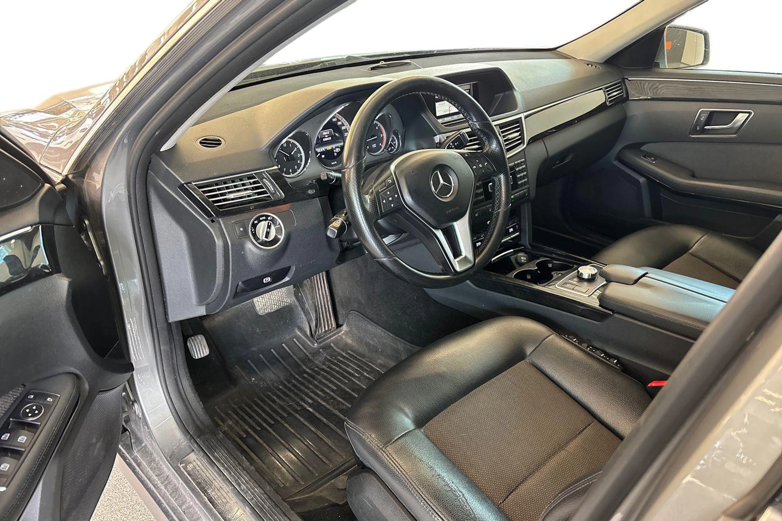 Harmaa Mercedes-Benz E 2012 kuva 6.