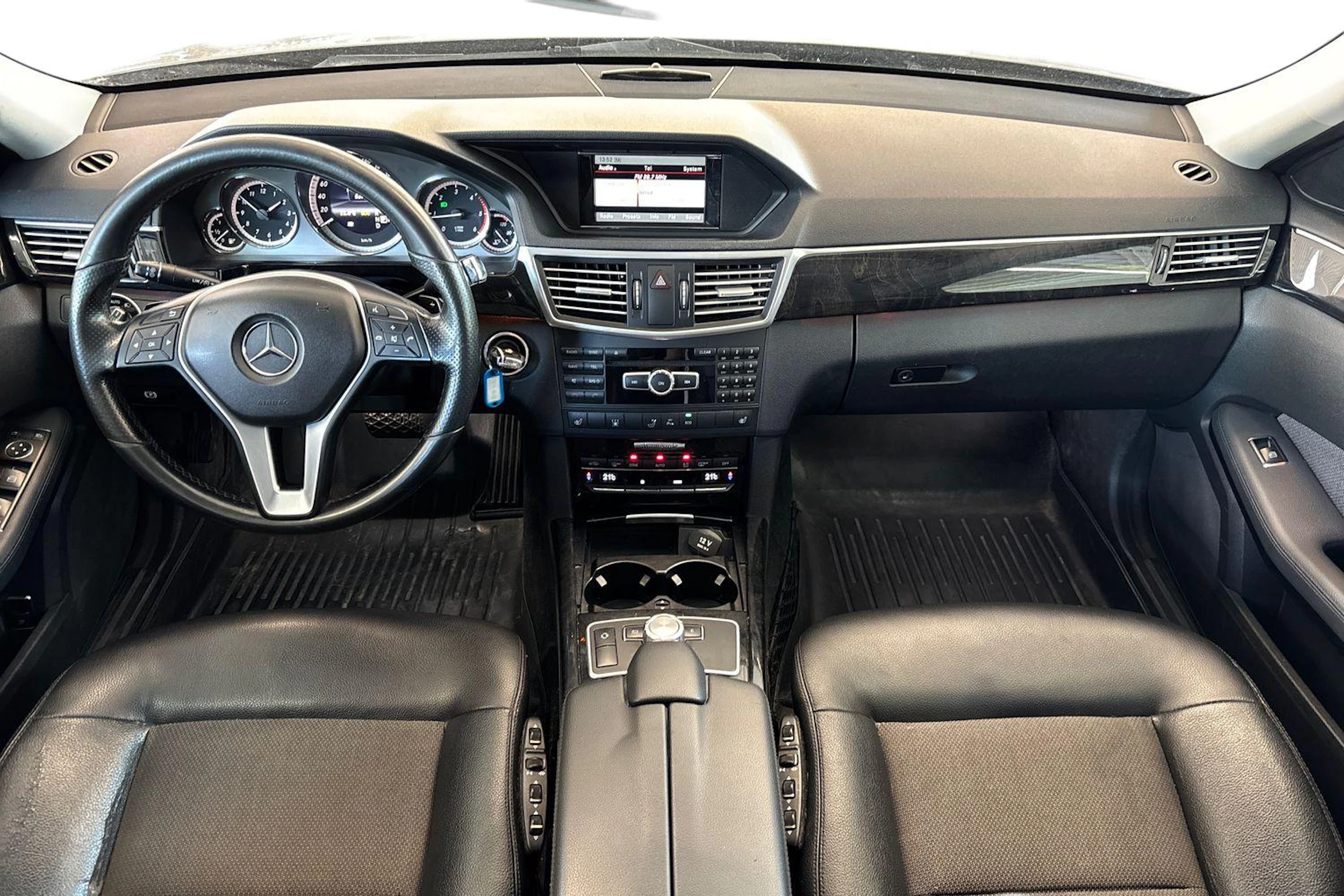 Harmaa Mercedes-Benz E 2012 kuva 7.