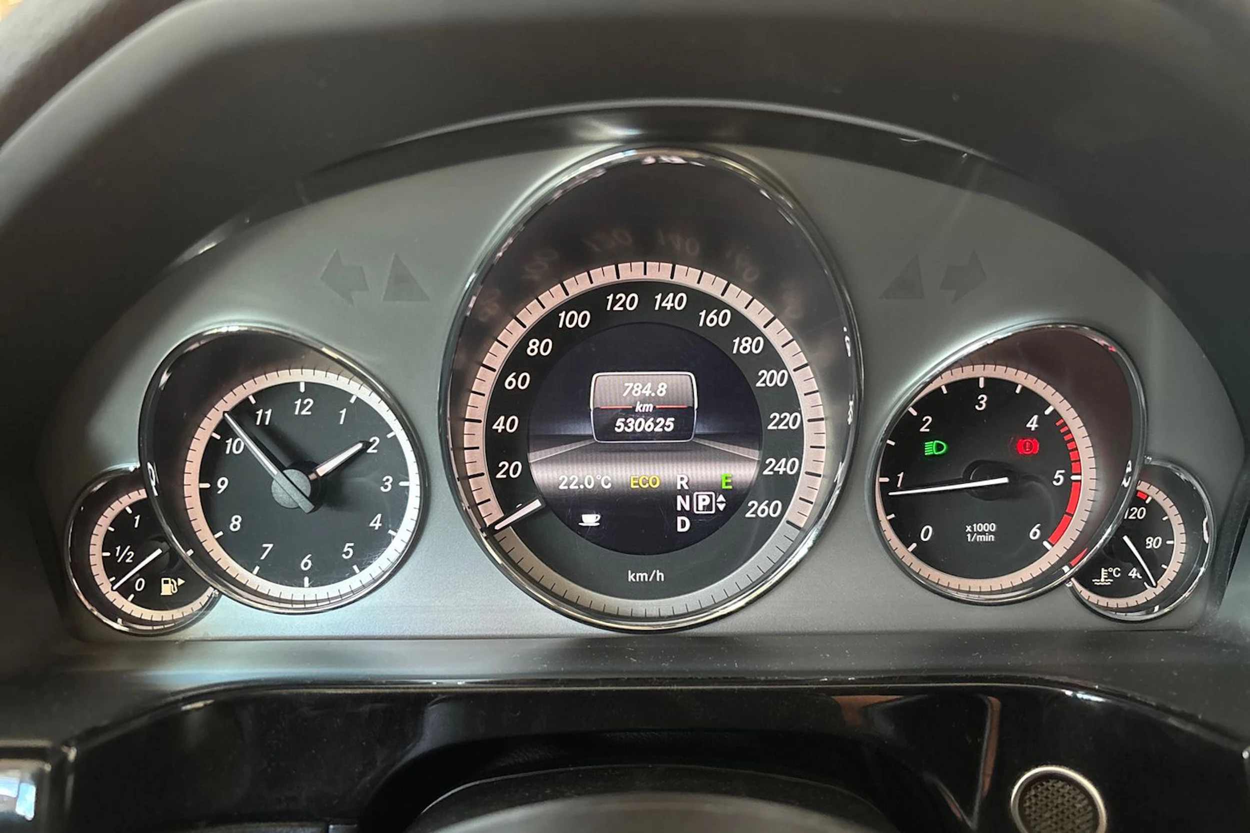 Harmaa Mercedes-Benz E 2012 kuva 11.