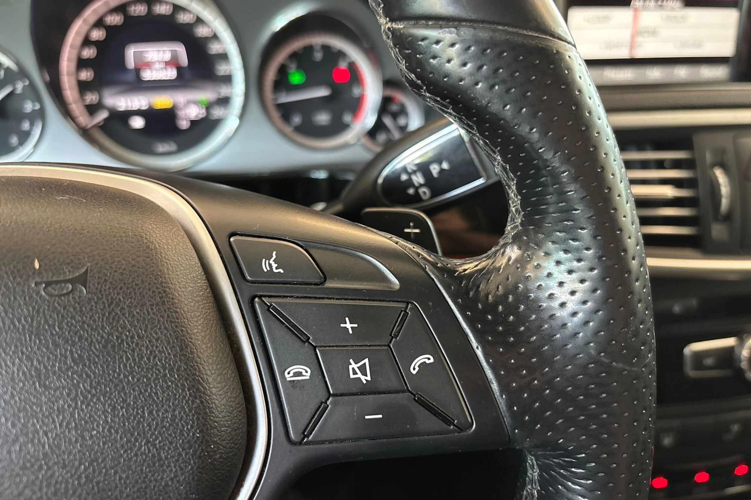 Harmaa Mercedes-Benz E 2012 kuva 13.