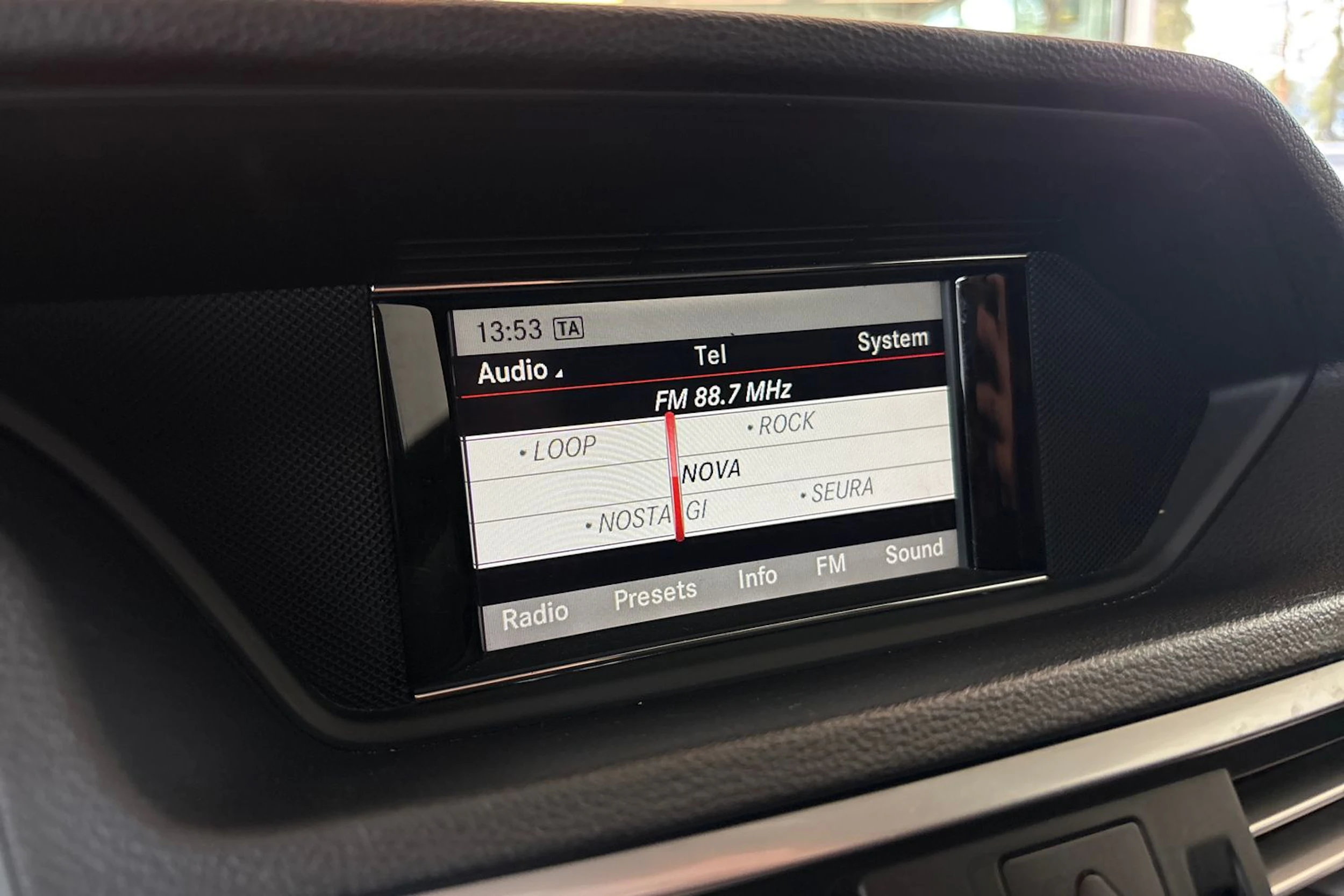 Harmaa Mercedes-Benz E 2012 kuva 15.
