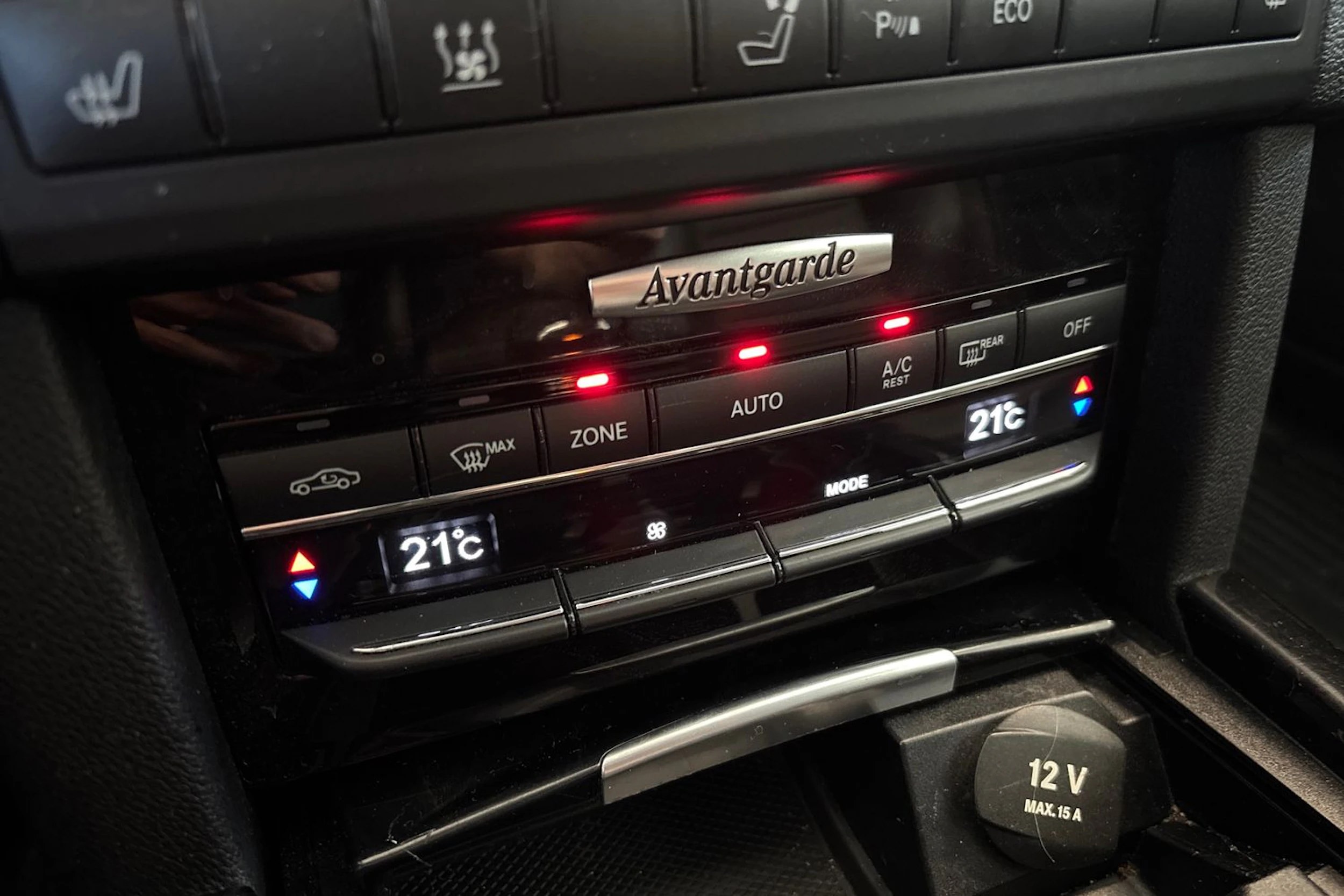 Harmaa Mercedes-Benz E 2012 kuva 17.