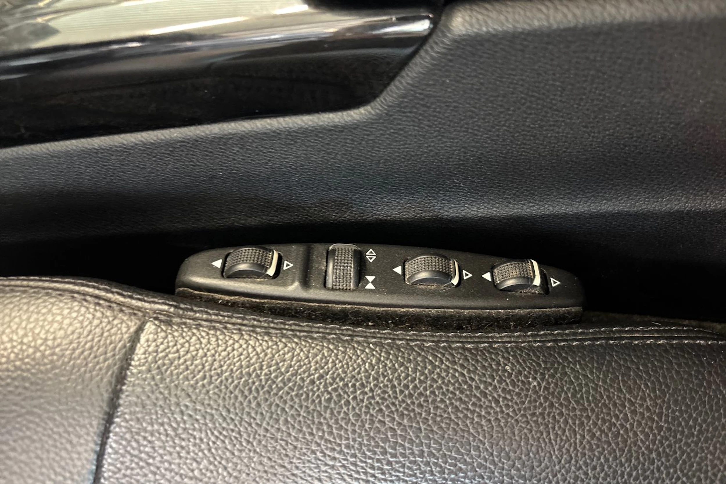 Harmaa Mercedes-Benz E 2012 kuva 22.