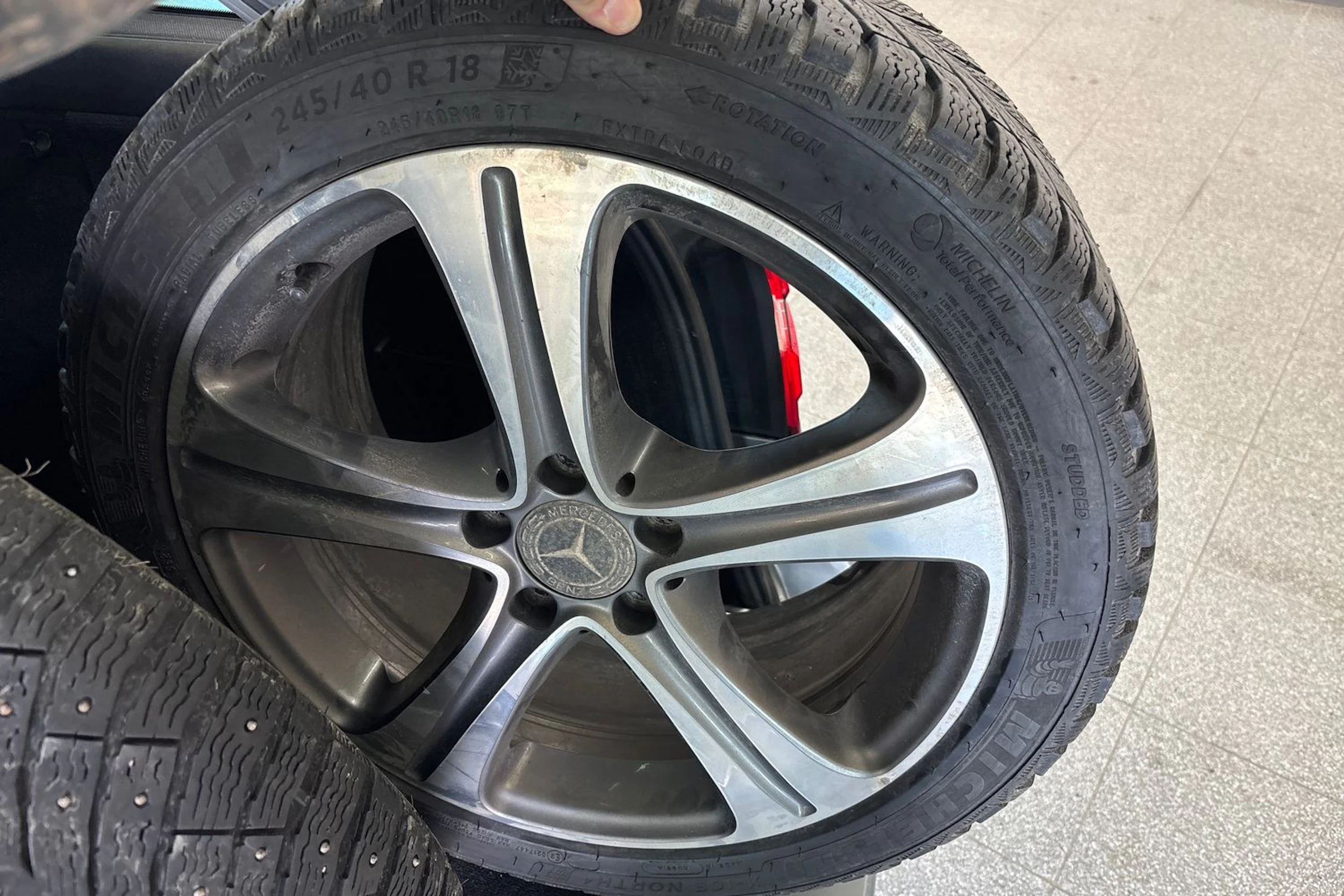 Harmaa Mercedes-Benz E 2012 kuva 27.